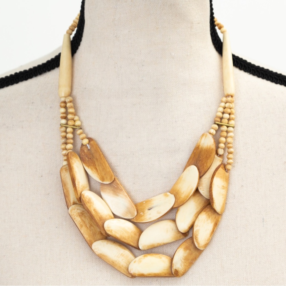 Vintage 80s bold tribal vibe necklace wood & bone look